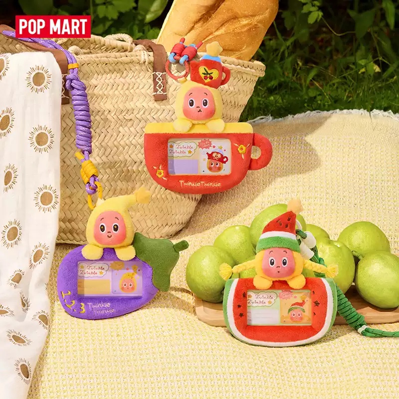 POP MART Twinkle Twinkle Live  - огляд і ціна Action Figure Stand